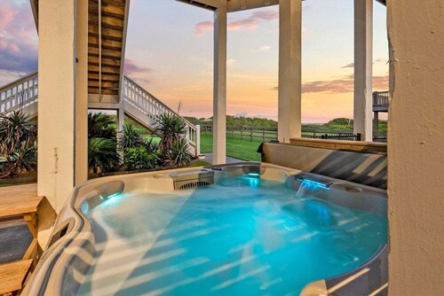 Beachfront | Hot Tub | Tiki Bar | Fenced Yard