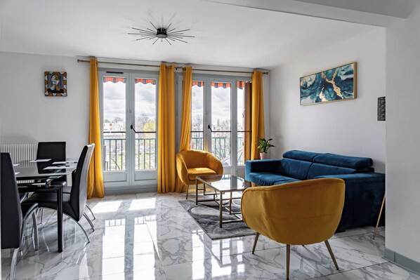 Living area - 20 Minutes Paris et JO- Spacieux Appartement Moderne, Idéal Pour Familles (Neuilly-sur-Marne)