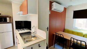 Fridge, microwave, stovetop