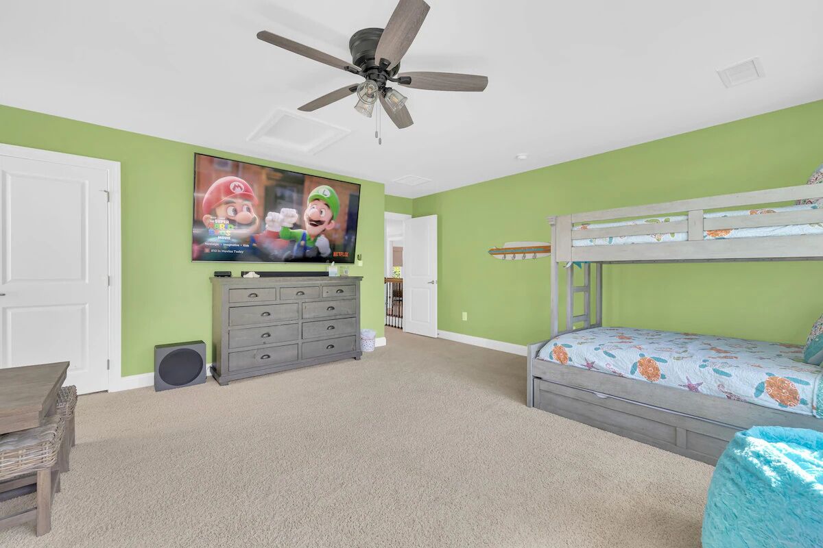 4 habitaciones, tabla de planchar con plancha, wifi y ropa de cama 