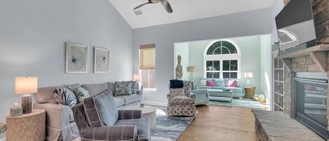 Smart TV, fireplace