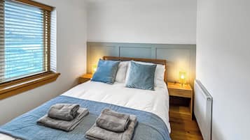 3 bedrooms, travel cot, free WiFi, bed sheets