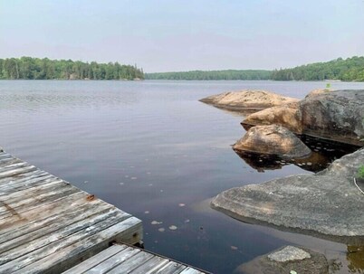 Off-grid rustic 3-bedroom cabin on very quiet lake
