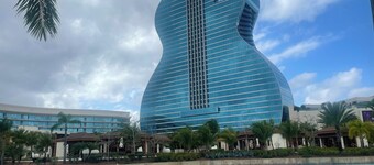 Exclusive Miami Studio Pool Beaches
