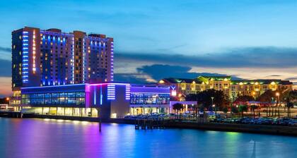 Ocean Breeze Hideout
3 bedroom/2bath/5 beds