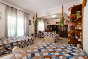 2 bedrooms - Say Close to Center and Beach 6 Kd (Novalja)