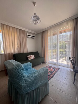 Standard suit | Living area | TV - MERMAID PANSIYON (Marmaris)