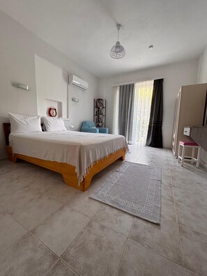 Large Double Room | Seprai premium dan didekorasi berbeda-beda