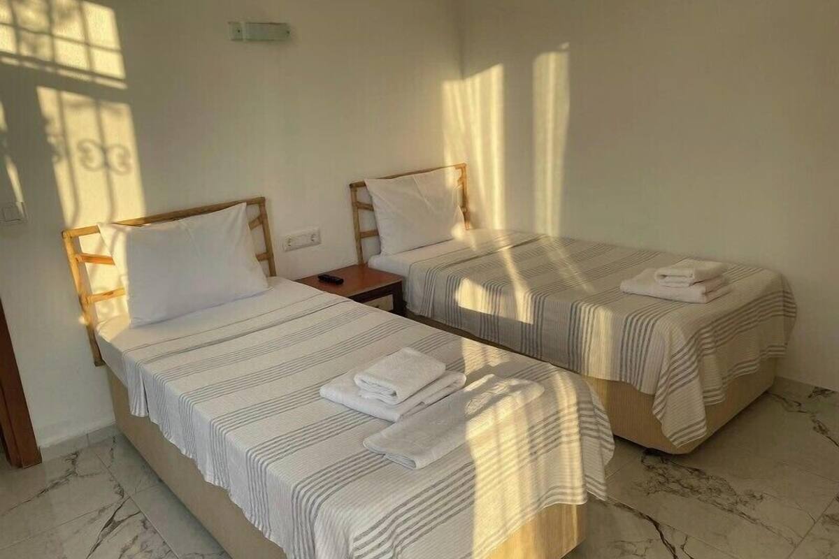 Economy Twin Room | 1 bedroom, premium bedding, individually decorated