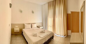 Classic Apartment | Premium bedding, individually decorated, individually furnished, desk - MERMAID PANSIYON (Marmaris)