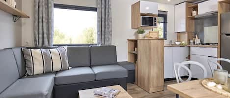 テレビ、卓球台