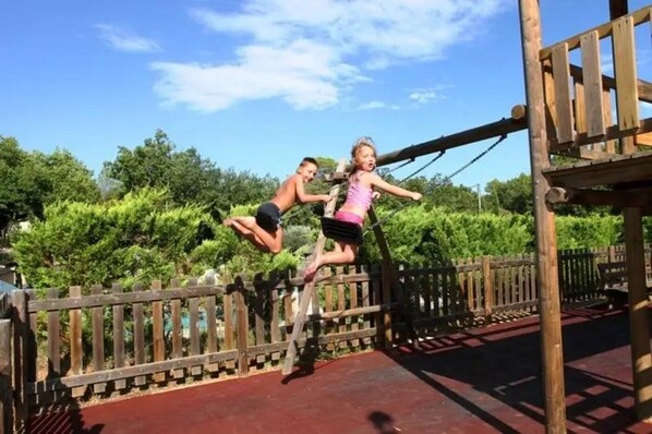 Unclassified image, 1 of 22, button