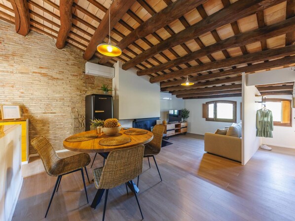 Interior - Calderers El Bou - Holiday Apartment Rental Girona | Bravissimo (Girona)