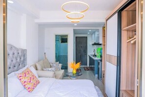 1 habitación, tabla de planchar con plancha, cuna de viaje y wifi