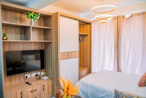 1 bedroom, iron/ironing board, travel crib, WiFi - Serenity studio at Goldpark Kilimani, Yaya Centre (Nairobi)