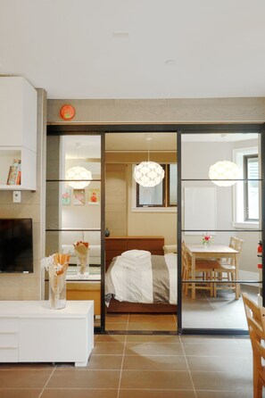 1 chambre, fer et planche Ă repasser, Wi-Fi, draps fournis