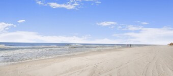 North Cape Gem| Pool | Pet-Friendly| 3 Min Walk to Beach | Grill