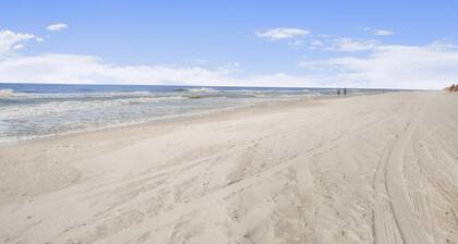 North Cape Gem| Pool | Pet-Friendly| 3 Min Walk to Beach | Grill