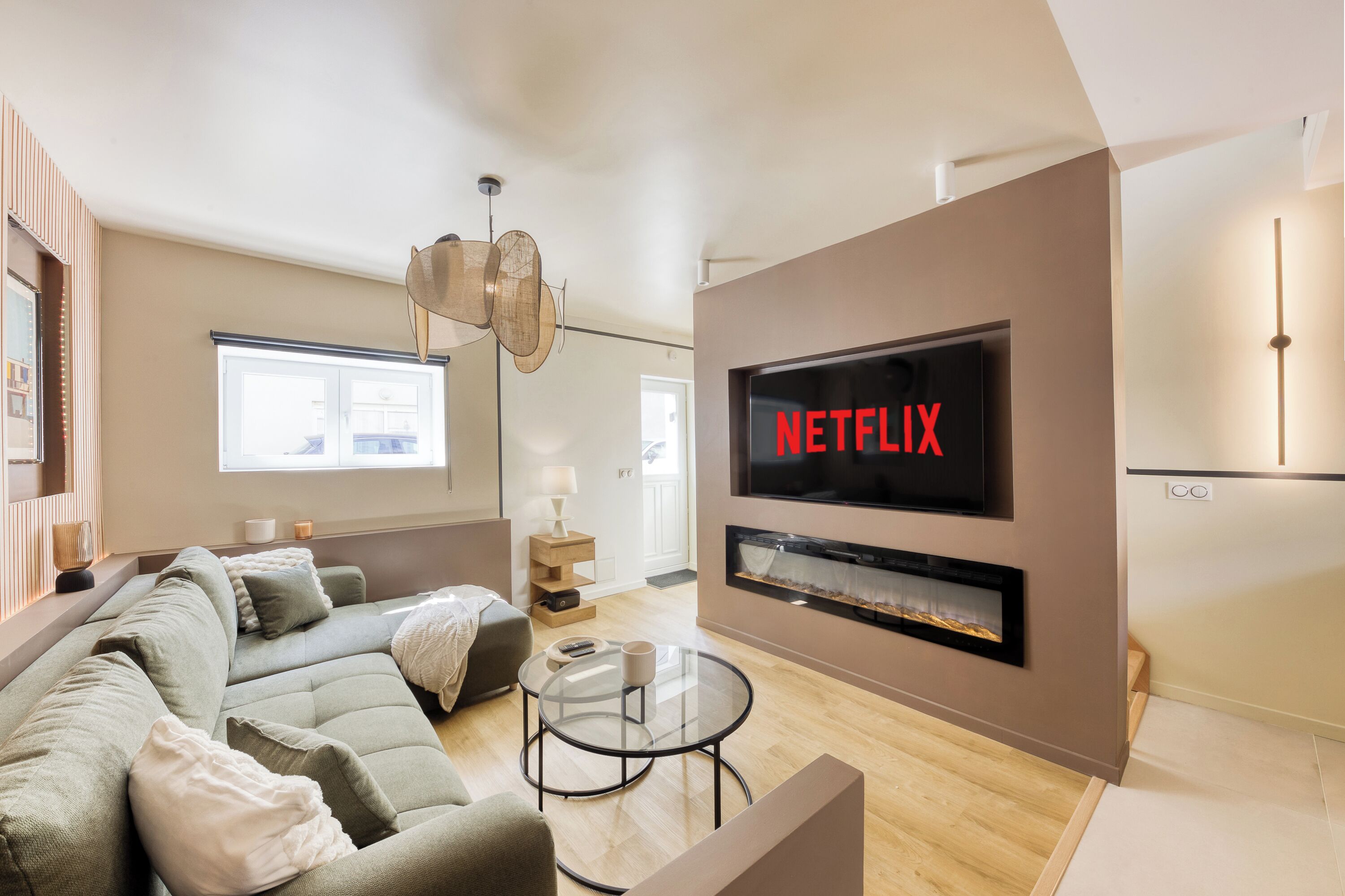 Smart-TV, Kamin, Videothek, Stereoanlage