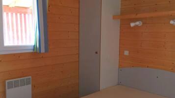 2 多间卧室、收费 WiFi