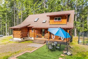 Exterior - Rustic Mountain Cabin • 10 Private Acres • Hot Tub • Sauna • Dog-Friendly (Hoodsport)