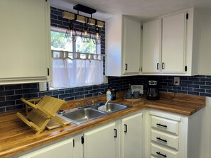 Private kitchen - Hotel Colorado minutes from Lake Powell  (Page)