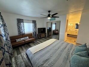 3 bedrooms, iron/ironing board, WiFi, bed sheets - Hotel Colorado minutes from Lake Powell  (Page)