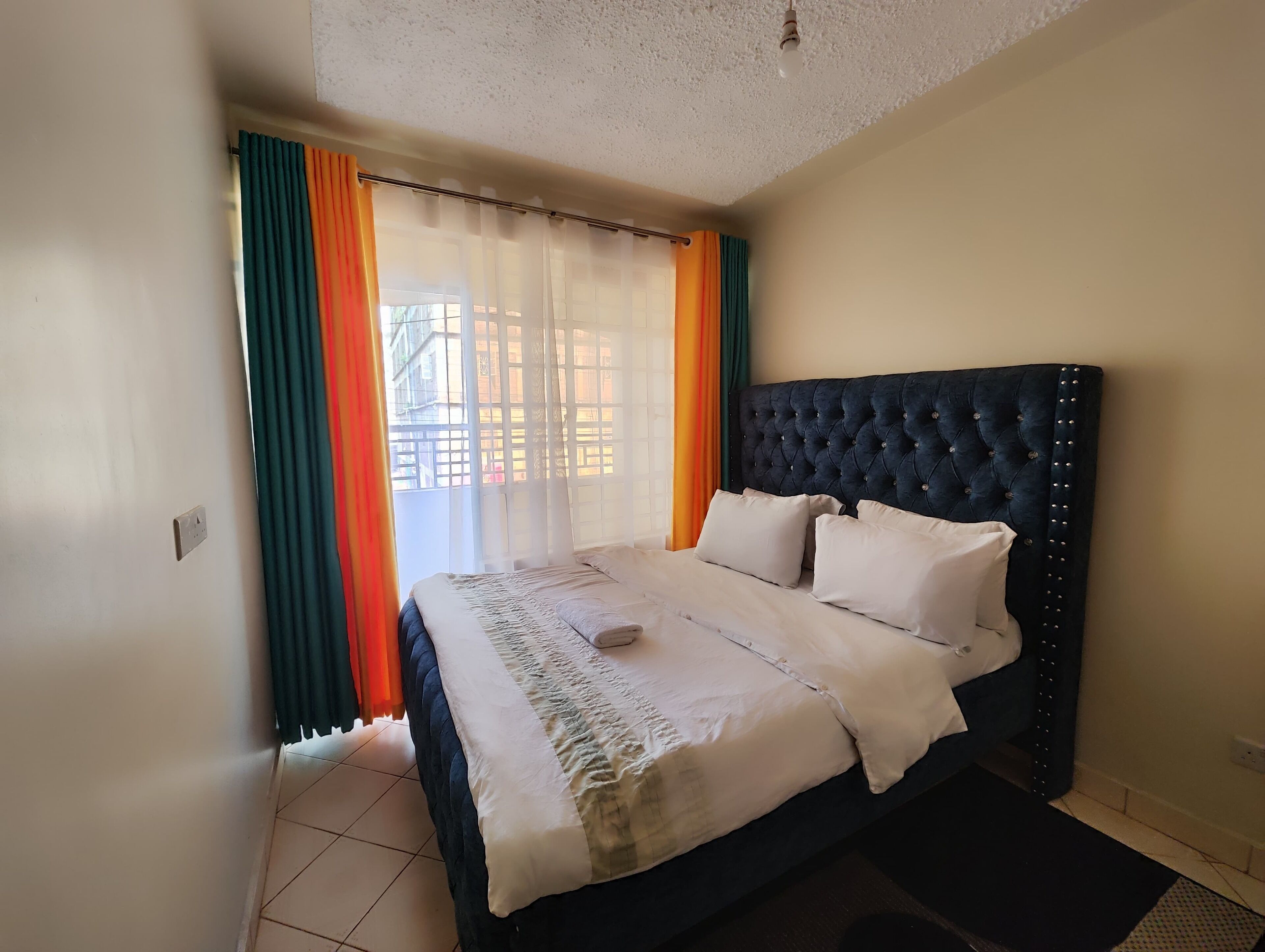 1 habitación, tabla de planchar con plancha, wifi y ropa de cama 