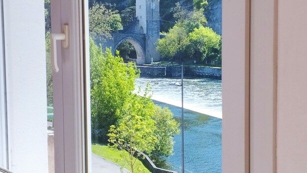 Unclassified image, 1 of 14, button - Le Petit Valentré Avec sa Superbe vue sur le Célèbre Pont et la Rivière Lot (Cahors)