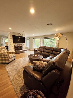 Smart TV, fireplace, ping pong, offices