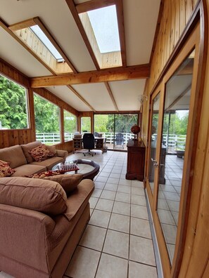 Smart TV, fireplace, ping pong, offices