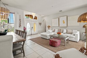 Smart-TV, DVD-Player, Musikbibliothek, Stereoanlage