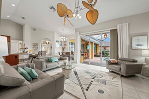 Smart-TV, DVD-Player, Musikbibliothek, Stereoanlage