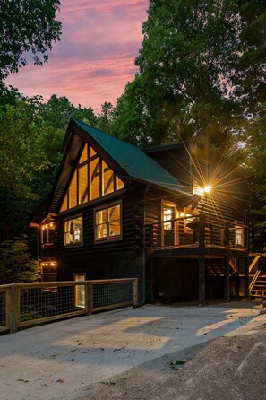 Exterior - Chic Modern - Rustic Elegance; Views;Hot Tub;Fam; (Sevierville)