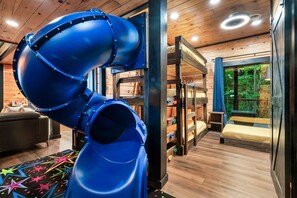 3 Schlafzimmer, Bügeleisen/Bügelbrett, Reisekinderbett, kostenloses WLAN