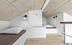 6 bedrooms, travel cot, free WiFi