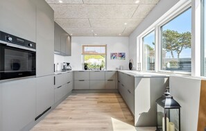Refrigerador, microondas, horno y lavavajillas 