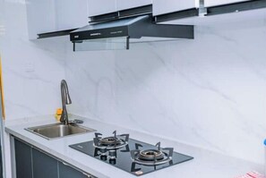 Refrigerador, microondas, placa de cocina, tetera/pava eléctrica
