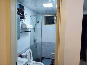 Hair dryer, towels, soap, shampoo - Charming studio at Goldpark Kilimani, Yaya Centre
 (Nairobi)