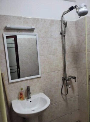 Towels, soap, shampoo, toilet paper - Cozy Stay Kilimani/Valley Acarde
 (Nairobi)