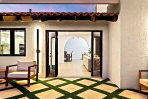 Terrace/patio - Design Award Winner Scottsdale/Tempe Home POOL HTD

 (Tempe)