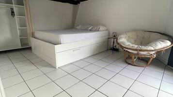 2 bedrooms, iron/ironing board, WiFi, bed sheets