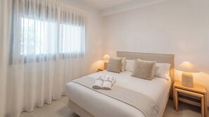 2 عدّة غرف نوم ومكواة/لوح كي وسرير سفر وواي فاي