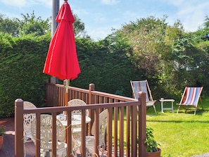 Outdoor dining - 2 bedroom accommodation in Prestatyn (Prestatyn)