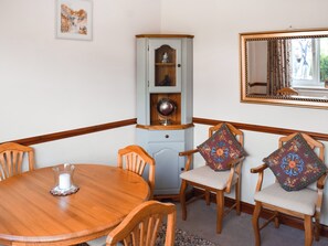 Dining - 2 bedroom accommodation in Prestatyn (Prestatyn)