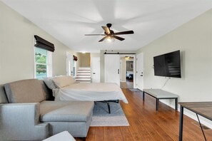 4 habitaciones, escritorio, cuna de viaje y wifi