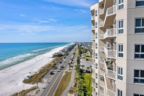 Exterior - Wave Whisperer: Family Beachfront Hideaway (Destin)