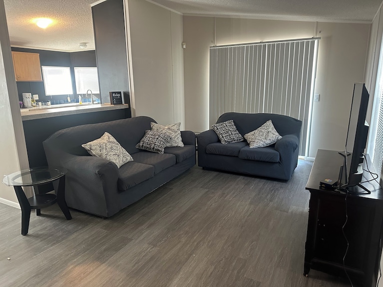 Pet Friendly Cute And Cozy Home Minutes Away From The River! - Laughlin, NV