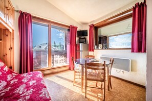 Interior - Apartment 'Les Pralyssimes - 35 M²' with Mountain View and Balcony (Taninges)