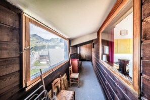 Interior - Apartment 'Les Pralyssimes - 35 M²' with Mountain View and Balcony (Taninges)